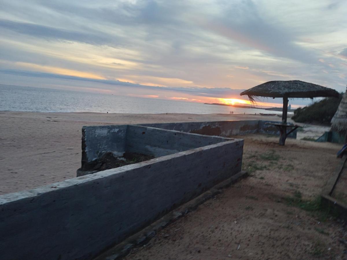 Happy Beach Guest House Hambantota Kültér fotó